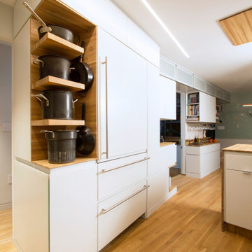 EXPANDING KITCHEN BEYOUND IT'S FOUR WALLS / Architecture - Interior design