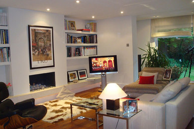 Inspiration for a modern home design remodel in Surrey