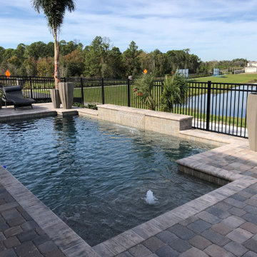 Elegant Swimming Pool with Water Features in Orlando