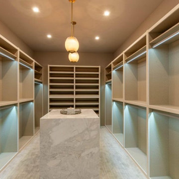 Her Walk-in Closet by VelArt