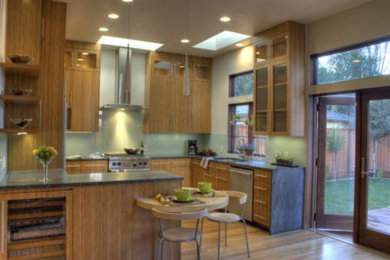 Trendy kitchen photo in San Francisco