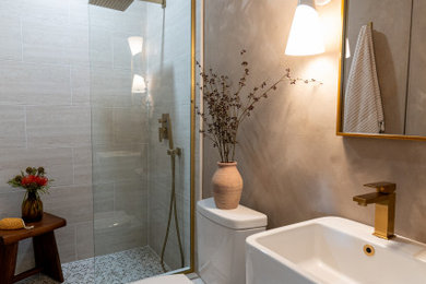 Example of a danish bathroom design in New Orleans