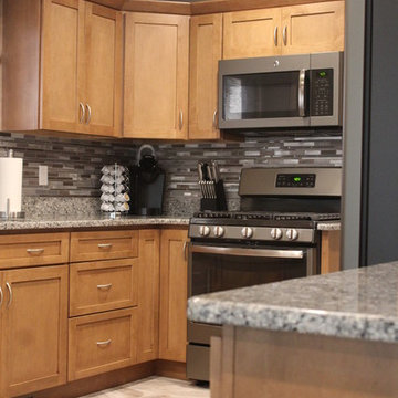 Starmark Kitchen & Laundry - Maple Bridgeport in Oregano w/ Chocolate Glaze
