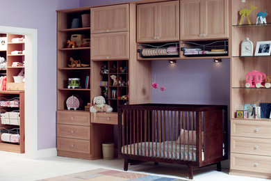 Example of a minimalist kids' room design in Miami