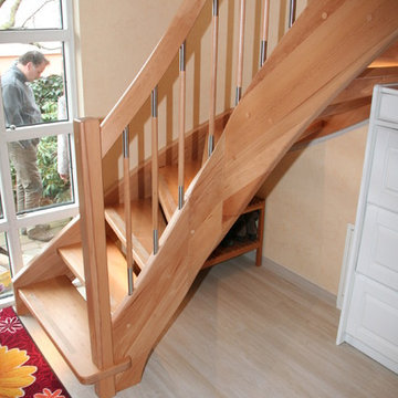 neue Treppe in Buche mit Krümmling in der Wange und im Handlauf