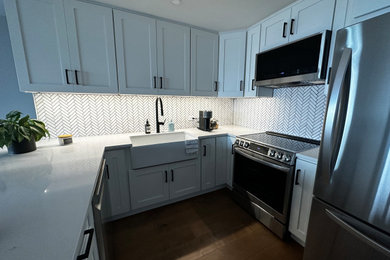 Kitchen - kitchen idea in Chicago