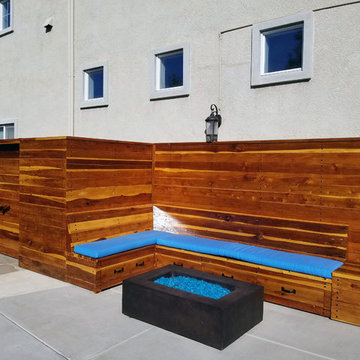 Sunbrella Spotlight Azure brightens modern fire pit seating area