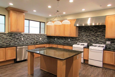 Trendy kitchen photo in Los Angeles