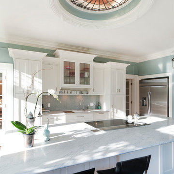 Sunny Traditional Kitchen