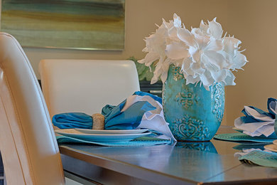 Beach style home design photo in Tampa