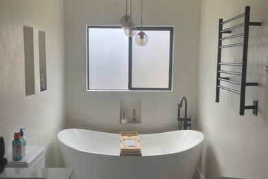 Inspiration for a contemporary bathroom remodel in Los Angeles