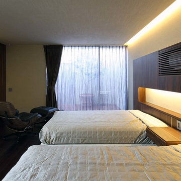 Three courtyard with residential　 Osaka Japan