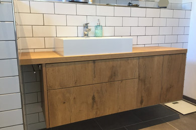Modernes Badezimmer