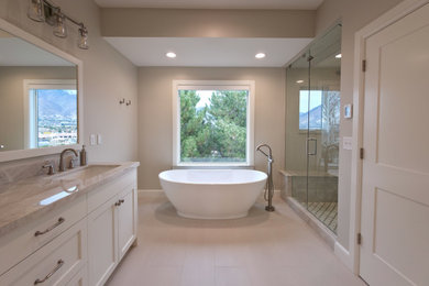 Master double-sink bathroom photo
