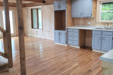 Example of a mountain style home design design in Cincinnati