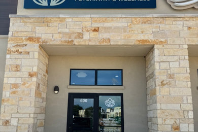 Inspiration for a modern home design remodel in Dallas