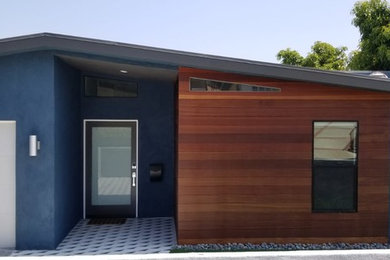 Inspiration for an exterior home remodel in Los Angeles