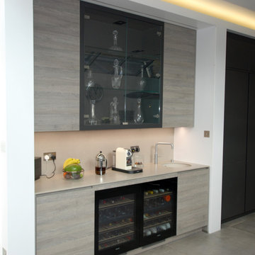Separate entertainment zone or bar!