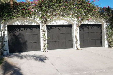 ロサンゼルスにあるトランジショナルスタイルのおしゃれなガレージの写真