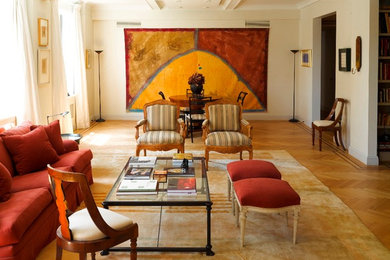 Example of an eclectic living room design in Miami