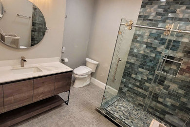 Inspiration for a craftsman bathroom remodel in Dallas