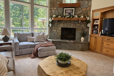 Transitional home design photo in Richmond