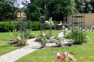 This is an example of a large traditional garden in Gloucestershire.