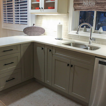 Sutton Mills Warm White Shaker