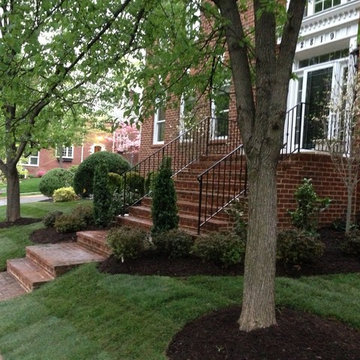 Traditional Boxwood Gardens
