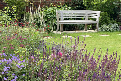 ロンドンにあるシャビーシック調のおしゃれな庭の写真