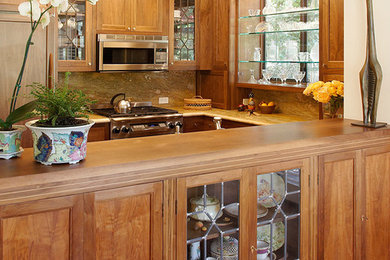 Kitchen - traditional kitchen idea in San Francisco