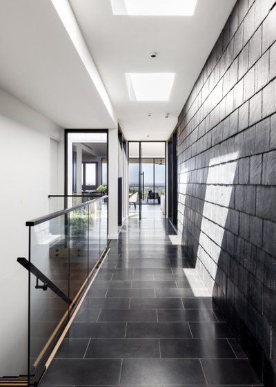 Contemporary Hall by R ARCHITECTURE