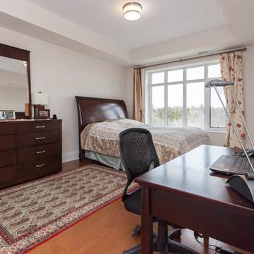 Bright & Spacious Luxury Condo in Lawrence Park!