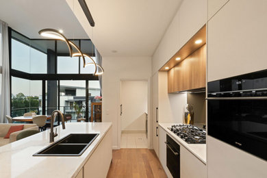 Inspiration for a contemporary kitchen in Brisbane.