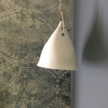UNE PETITE SALLE DE BAIN