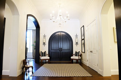 Elegant entryway photo in St Louis