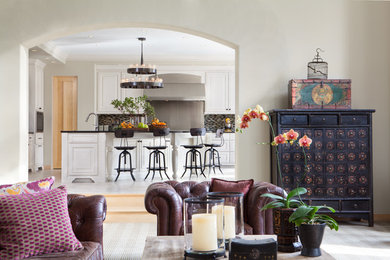 Kitchen - transitional kitchen idea in Chicago