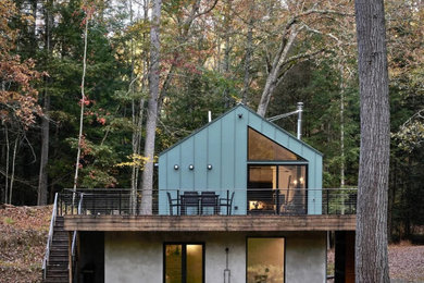 Example of a mountain style home design design in New York