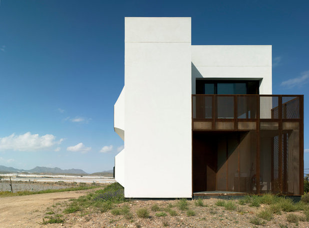 Современный Фасад дома by xpiral arquitectura