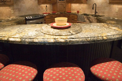 Example of a classic kitchen design in Atlanta