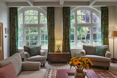 Inspiration for a classic living room in Oxfordshire.