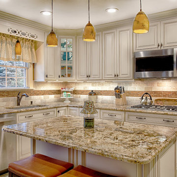 Fabuwood Wellington Ivory Glaze Kitchen