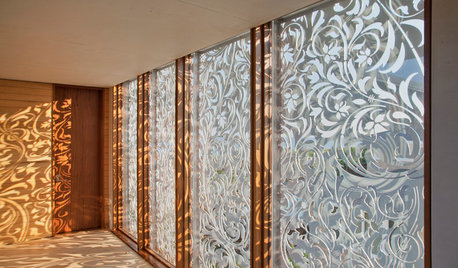 Ombrager, ventiler, décorer : les écrans en fer sculpté ont tout bon !