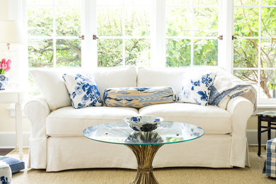Inspiration for a timeless living room remodel in Cedar Rapids