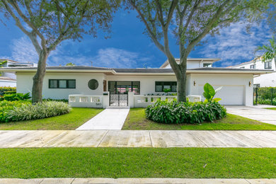 Example of an exterior home design in Miami