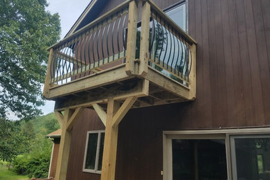 Inspiration for a 1960s deck remodel in New York
