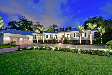 Elegant home design photo in Tampa