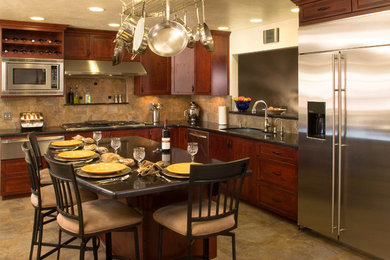 Example of a classic kitchen design in Sacramento