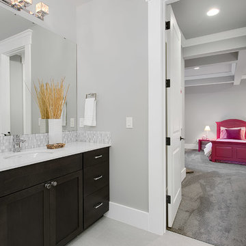 Greater Seattle Area | La Belle Maison Secondary Bathroom