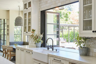 Example of a kitchen design in San Francisco